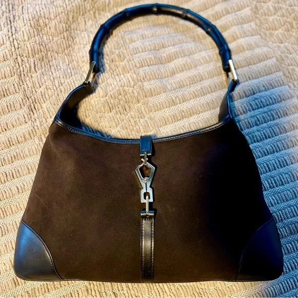 Gucci “Jackie” Vintage Bag.  Brown suede, bamboo handle, and rare crab clasp. - Picture 4 of 12